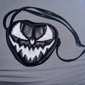 Love Pain & Stitches Pumpkin Kult heart bag